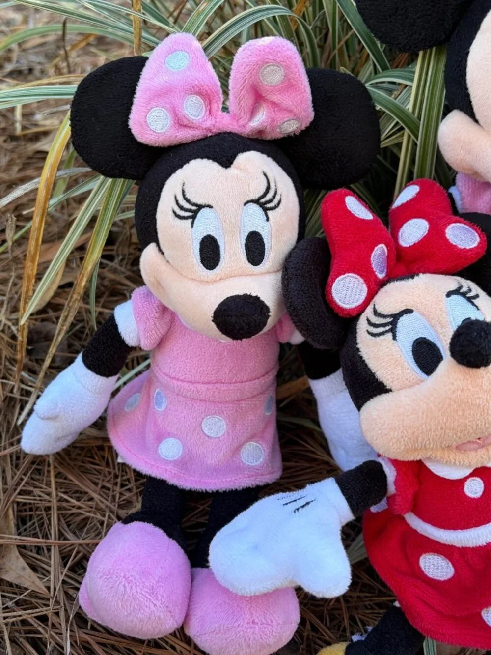 Three Minnie Mouse Plush Dolls In Pink & Red Outfits With Polka Dots S10